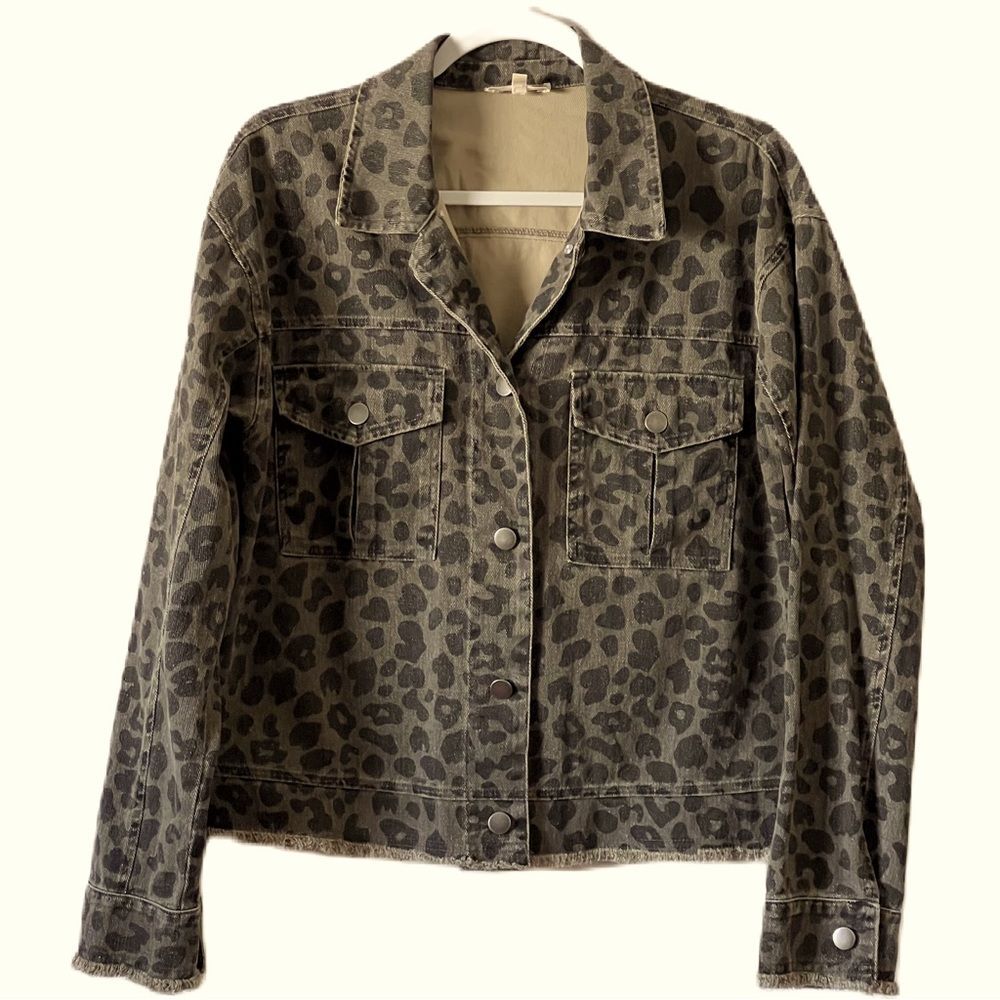 Leopard Raw Hem Denim Jacket‎ Button Front Green Gray Black Mystree Sz M